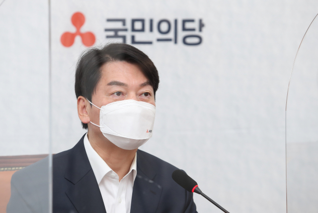 더불어민주당 대선 예비 후보인 이재명 경기도지사가 22일 국회 의원회관 영상회의실에서 화상으로 정책공약 기자간담회를 하고 있다. 연합뉴스