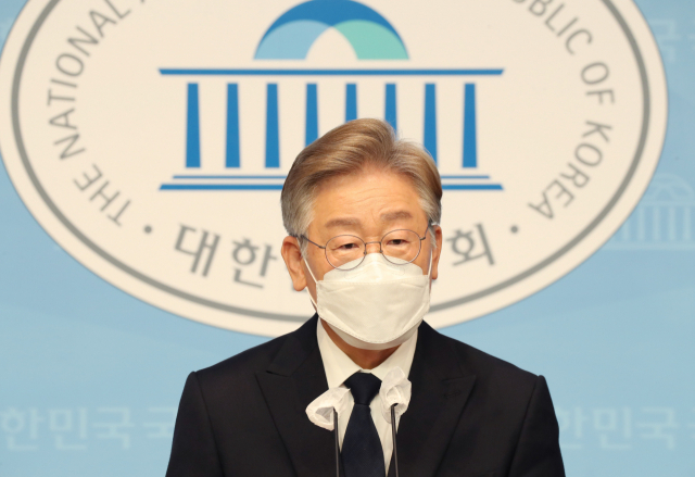 더불어민주당 대선 예비후보인 이재명 경기도 지사가 22일 오전 국회 소통관에서 