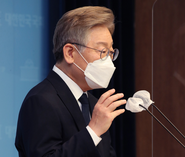 더불어민주당 대선 예비후보인 이재명 경기도 지사가 22일 오전 국회 소통관에서 