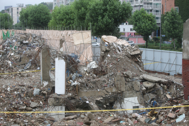지난 6월 17명의 사상자를 낸 광주 학동4구역 재개발 철거 건물 붕괴 참사 현장. 연합뉴스