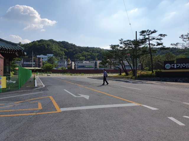 폐교된 고령 가야대학교가 베트남 유학생을 모집해 골프장에 불법 취업 시킨 것으로 드러났다. 사진은 고령 가야대학교, 학생이 없어 썰렁하다. 이채수 기자