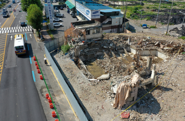 지난 6월 9일 17명의 사상자를 낳은 광주 학동4구역 재개발 철거건물 붕괴 참사 사고 현장 모습. 연합뉴스
