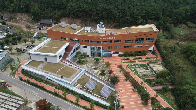 국립생태원 습지센터 전경. 국립생태원 제공