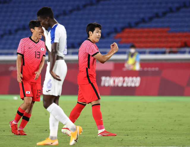 28일 요코하마 국제경기장에서 열린 도쿄올림픽 남자축구 조별리그 B조 3차전 대한민국 대 온두라스의 경기 후반전. 이강인이 여섯 번째 골을 넣고 야구 세리머니를 하고 있다. 연합뉴스