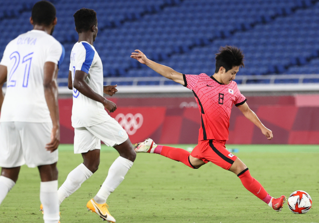 28일 요코하마 국제경기장에서 열린 도쿄올림픽 남자축구 조별리그 B조 3차전 대한민국 대 온두라스의 경기. . 한국 이강인이 골을 성공시키고 있다. 연합뉴스