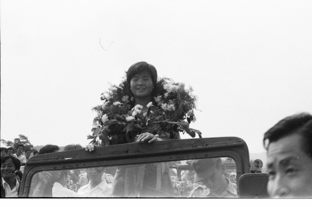 방콕아시안게임에서 금메달을 따고 돌아온 김진호를 축하기 위해 카퍼레이드가 열린 모습. 예천군 제공