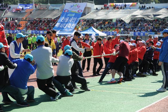 안동시와 안동시체육회는 하반기에 개최할 예정이었던 안동시민체육대축전을 취소하기로 했다. 이 밖에 전국규모 체육대회도 취소와 잠정 연기를 결정했다. 매일신문D/B
