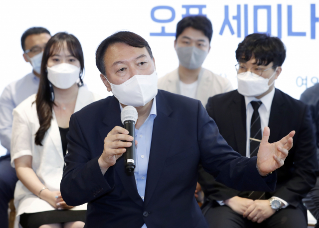 윤석열 대선 예비후보가 1일 오후 서울 여의도 하우스카페에서 열린 청년 싱크탱크 