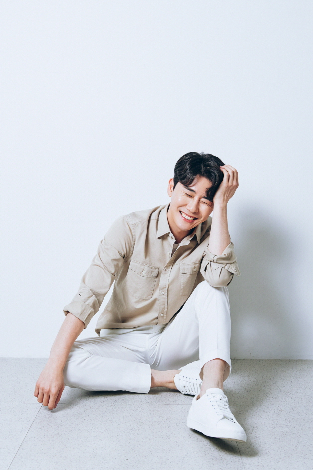 가수 영탁. 밀라그로 홈페이지 제공