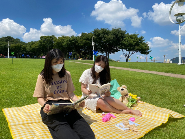 대구두류도서관이 7~28일 피크닉용 책 꾸러미 대여 서비스를 운영한다. 대구시교육청 제공