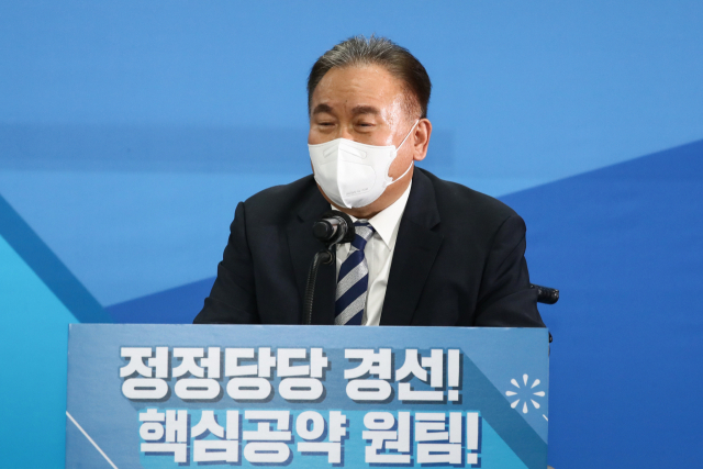 더불어민주당 이상민 중앙당 선거관리위원장이 28일 서울 여의도 중앙당사에서 열린 제20대 대통령선거 