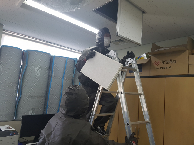 대구시교육청의 학교 천장형 공기순환기 교체 사업 진행 풍경. 대구시교육청 제공