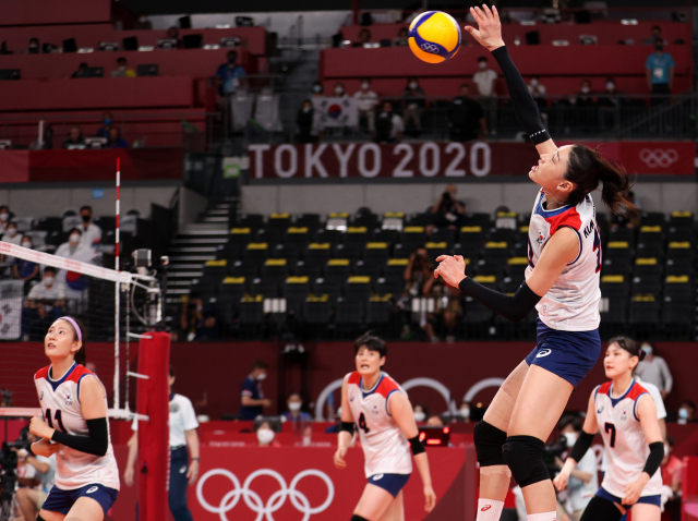 8일 일본 도쿄 아리아케 아레나에서 열린 도쿄올림픽 여자배구 세르비아와의 동메달 결정전. 김연경이 공격하고 있다. 연합뉴스