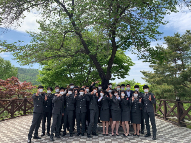 대구과학대 국방기술행정과 해병군장학생 합격자들이 기념사진을 찍고 있다. 대구과학대 제공