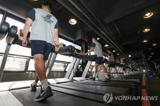 대구시가 비만 또는 저체중 청년들에게 맞춤형 운동 처방과 식단 관리를 제공하는 청년 신체건강증진서비스를 다음달부터 시작한다. 헬스장 모습. 연합뉴스.