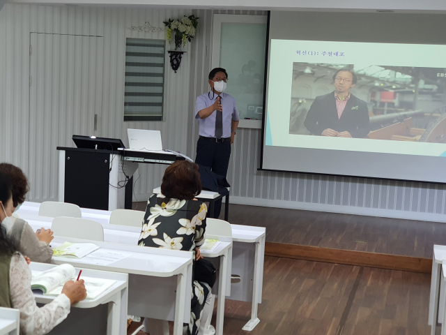 박건찬 전 경북경찰청장이 김천대에서 새마을지도자 93명을 대상으로 