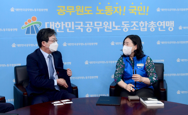 국민의힘 유승민 대선 예비후보가 11일 서울 용산구 대한민국공무원노동조합총연맹에서 열린 