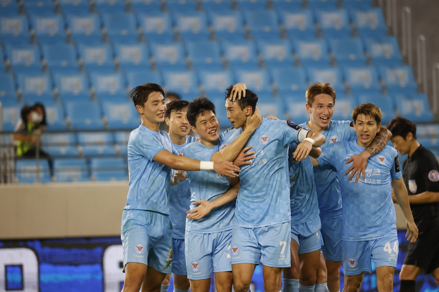 대구FC 세징야가 11일 열린 김천상무와의 FA컵 8강전에서 돌파를 시도하고 있다. 대구FC 제공