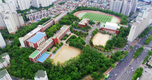 대구 대륜중·고등학교 전경. 이곳은 올해 개교 100주년을 맞았다. 우현서루에서 
