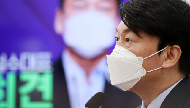 국민의당 안철수 대표가 16일 오전 국회에서 기자회견을 열고 국민의힘과의 