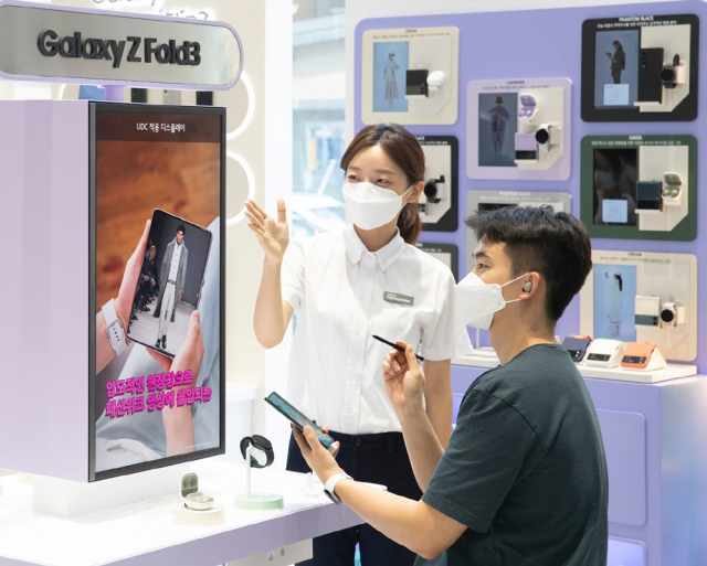 삼성 디지털프라자 홍대점에서 갤럭시 팬큐레이터와 함께 