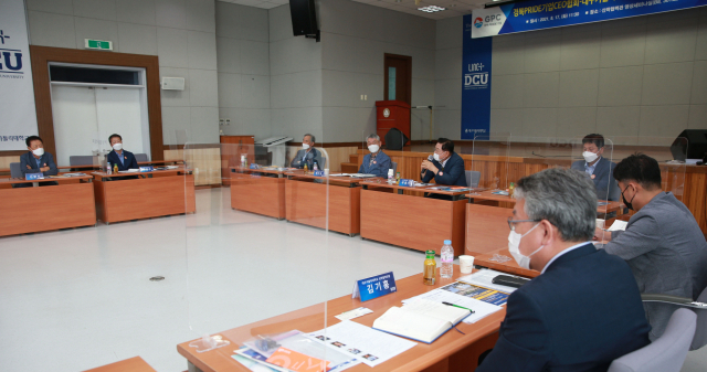 대구가톨릭대와 경북PRIDE기업 CEO협회는 17일 산학협력 발전 방안 모색을 위한 간담회를 진행했다. 대구가톨릭대 제공