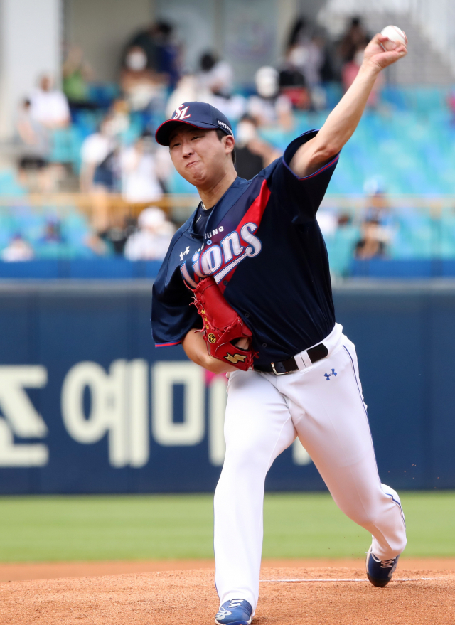 22일 대구삼성라이온즈파크에서 열린 SSG랜더스와 경기에서 삼성라이온즈 선발 최채흥이 역투하고 있다. 삼성라이온즈 제공
