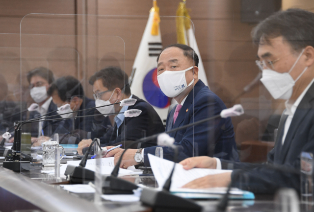 홍남기 경제부총리 겸 기획재정부 장관이 23일 오후 정부세종청사에서 열린 
