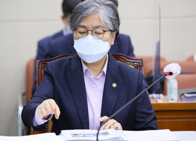 정은경 질병관리청장이 23일 서울 여의도 국회 보건복지위원회 전체회의에 출석하고 있다. 연합뉴스