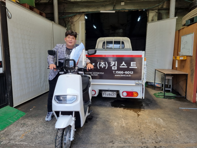 김도엽 킴스트 본부장이 대구 북구 제3산단 본사에서 자사 대표 모델 다이스를 소개하고 있다. 채원영 기자