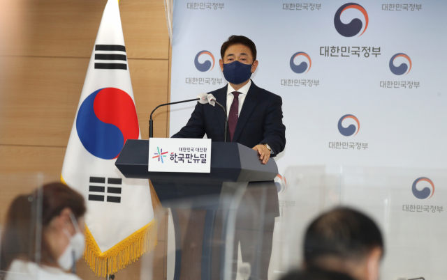 국민권익위원회 김태응 부동산거래특별조사단장(상임위원)이 23일 정부서울청사에서 국민의힘과 비교섭단체 5당 소속 국회의원 및 그 가족의 부동산거래 전수조사 결과를 발표하고 있다. 연합뉴스