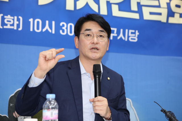 더불어민주당 대권 주자인 박용진 의원이 24일 대구시당에서 지역 기자들과 간담회를 하고 있다. 연합뉴스