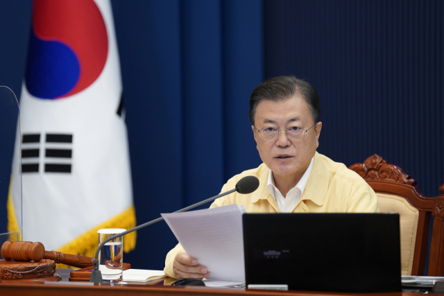 문재인 대통령이 31일 오전 청와대에서 열린 국무회의에서 발언하고 있다. 연합뉴스