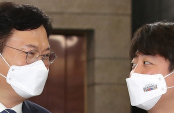 더불어민주당 송영길 대표(왼쪽)와 국민의힘 이준석 대표. 자료사진. 연합뉴스