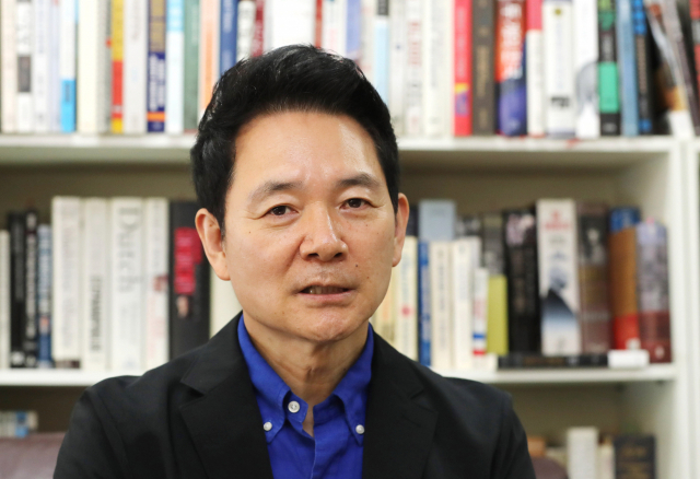 국민의힘 호남 출신 대권주자 장성민 전 의원이 3일 서울 마포구 세계와동북아평화포럼 사무실에서 연합뉴스와 인터뷰하고 있다. 연합뉴스