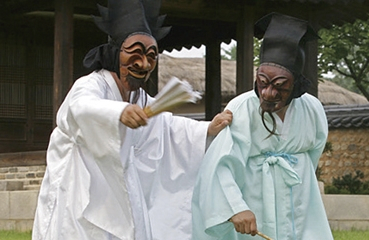 우리나라 대표 위정자 풍자 콘텐츠인 하회별신굿탈놀이. 안동 하회마을 홈페이지