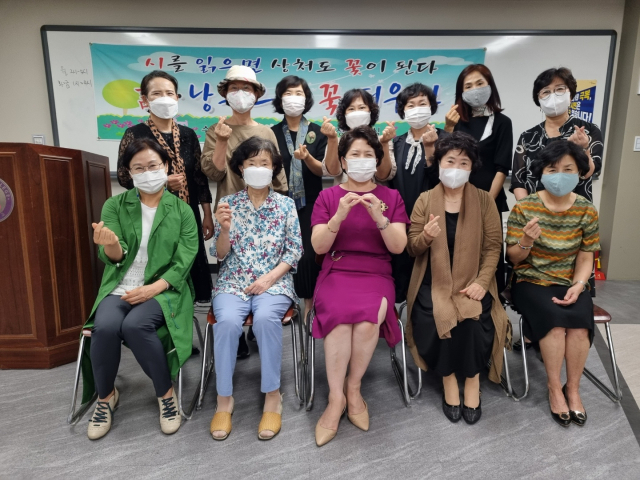 수성대학교 평생교육원 시낭송반(지도강사 심정숙)이 지난달 30일 제7기 시낭송반 수료식을 가졌다.