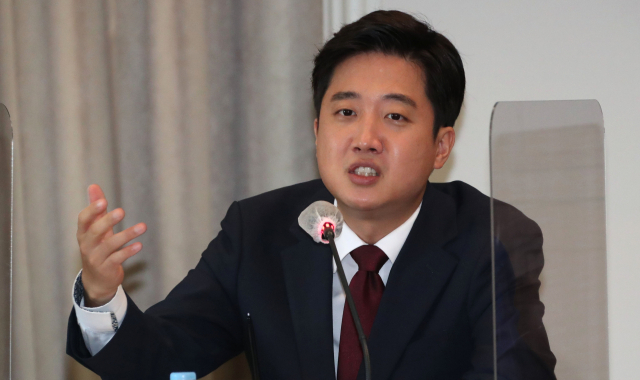 국민의힘 이준석 대표가 3일 서울 중구 한국프레스센터에서 열린 관훈토론회에서 발언을 하고 있다. 연합뉴스