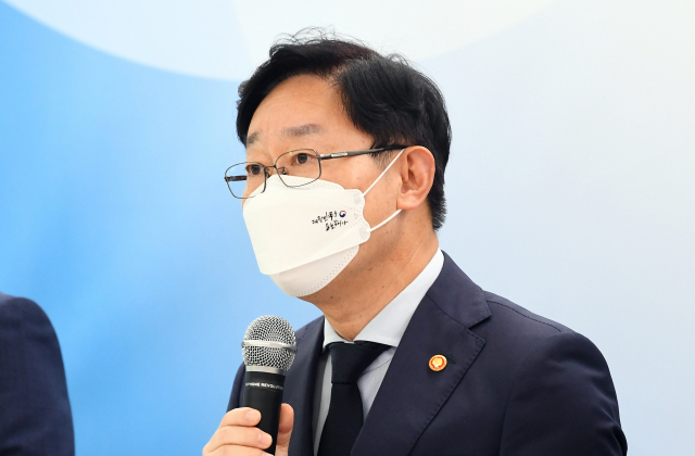 박범계 법무부 장관이 3일 오후 서울 서초구 서울고검 의정관에서 열린 