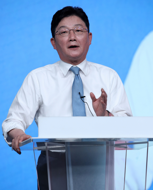 국민의힘 유승민 대선 경선 예비후보가 7일 오후 서울 강서구 ASSA빌딩 방송스튜디오에서 열린 국민의힘 대선 경선 후보 