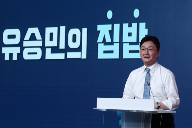 국민의힘 유승민 대선 경선 예비후보가 7일 오후 서울 강서구 ASSA빌딩 방송스튜디오에서 열린 국민의힘 대선 경선 후보