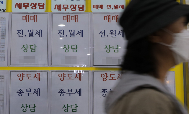 7일 서울 시내 아파트 모습. 이날 KB국민은행과 부동산114에 따르면 전국 아파트값 3.3㎡당 평균 시세가 2천만원을 넘어섰다. 매매 가격이 전셋값보다 가파르게 오르는 상황이다. 연합뉴스