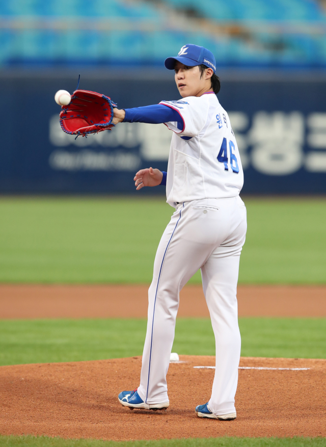 8일 대구삼성라이온즈파크에서 열린 롯데자이언츠와 경기에서 삼성라이온즈 선발로 마운드에 오른 원태인은 5⅓이닝 5피안타 6탈삼진 3실점을 기록, 승수를 추가하지 못했다. 삼성라이온즈 제공