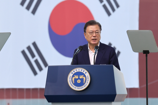 문재인 대통령이 9일 경남 거제시 삼성중공업에서 열린 K-조선 비전 및 상생 협력 선포식에서 발언하고 있다. 연합뉴스