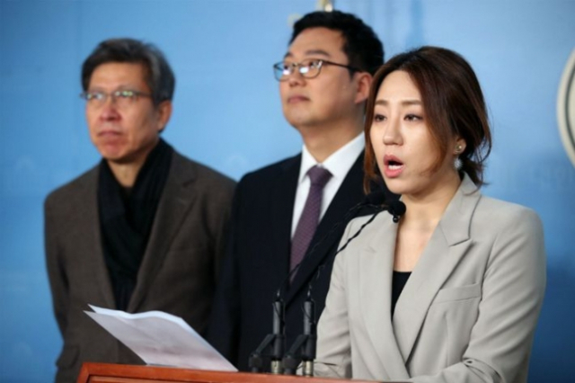 미래통합당 합류 선언 당시 조성은(사진 오른쪽) 씨의 모습. 연합뉴스
