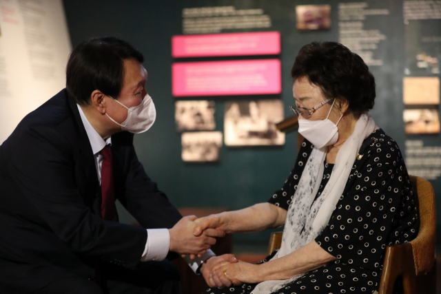 윤석열 국민의힘 대선 경선후보가 11일 대구 희움 일본군 