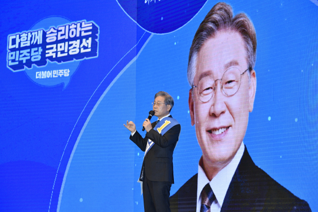 더불어민주당 대선 경선 후보인 이재명 경기지사가 11일 오후 대구 수성구 호텔인터불고 컨벤션홀에서 열린 대선 후보자 선출을 위한 대구·경북 합동 연설에서 정견을 밝히고 있다. 우태욱 기자
