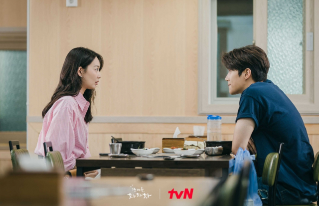 tvN 토일드라마 '갯마을 차차차'의 한 장면. tvN 제공