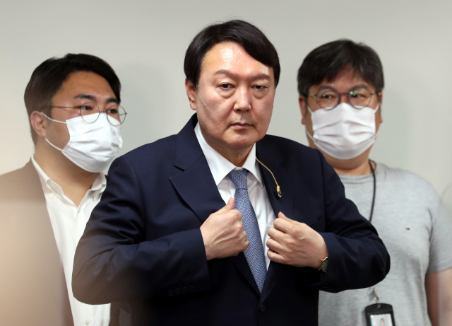 국민의힘 윤석열 대선 경선 예비후보가 12일 서울 여의도 중앙당사에서 경선 예비후보 12명을 대상으로 진행된 유튜브 라이브 방송 