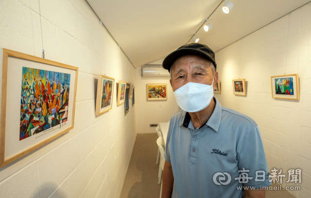 경산시 하양읍 물볕다방 갤러리에서 사진전을 여는 권정호 전 매일신문 사진부장
